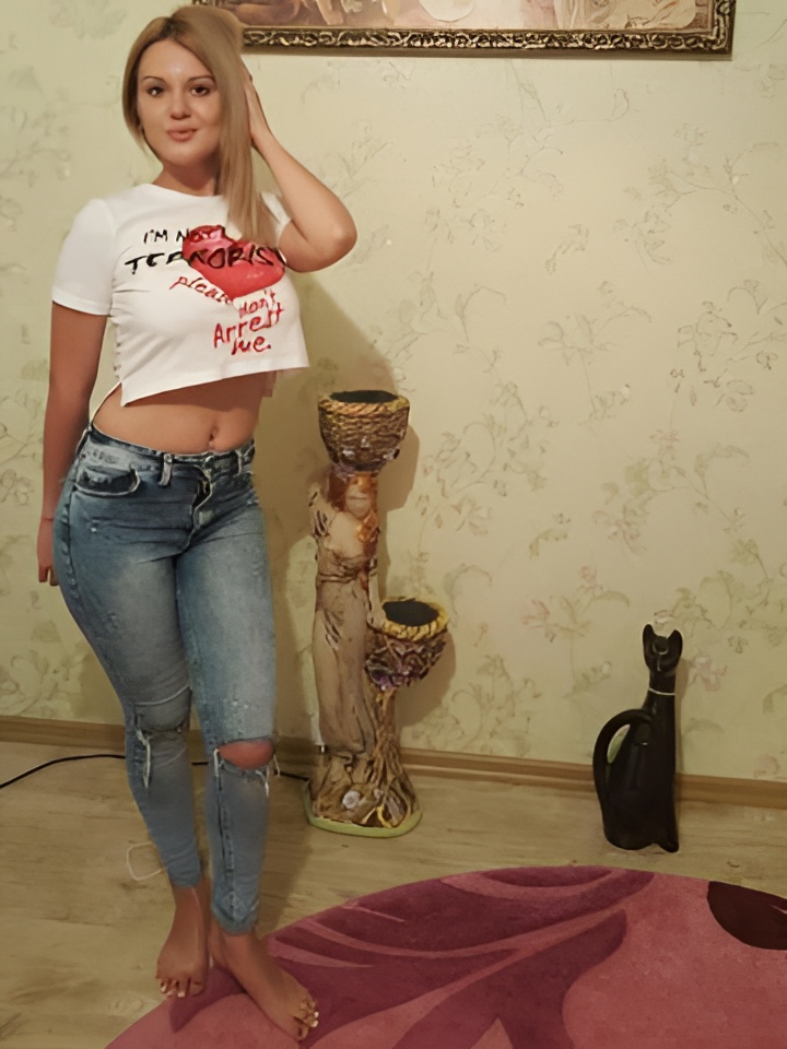 Юлия привлекальеная девушка из Грязей цена от 10000 руб