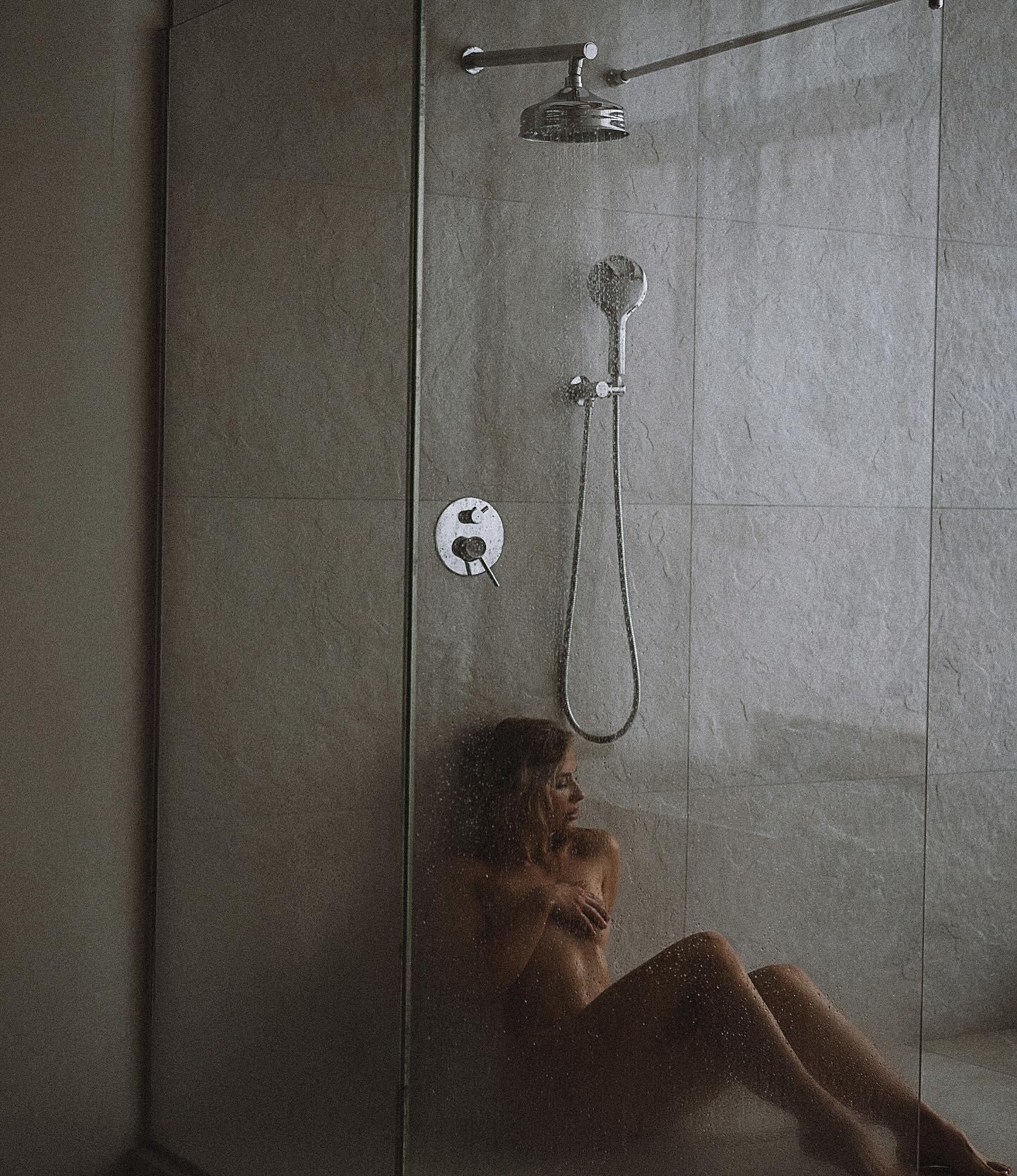 Джулиана привлекальеная девушка из Грязей цена от 4000 руб