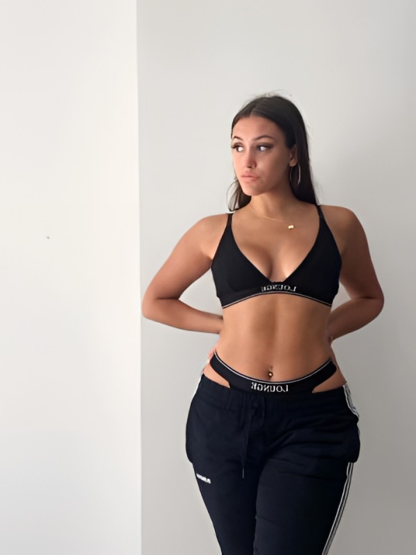 Агата привлекательная девушка из Грязей цена от 4000 руб