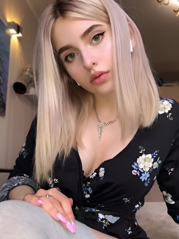 Лариса привлекательная девушка из Грязей цена от 2500 руб