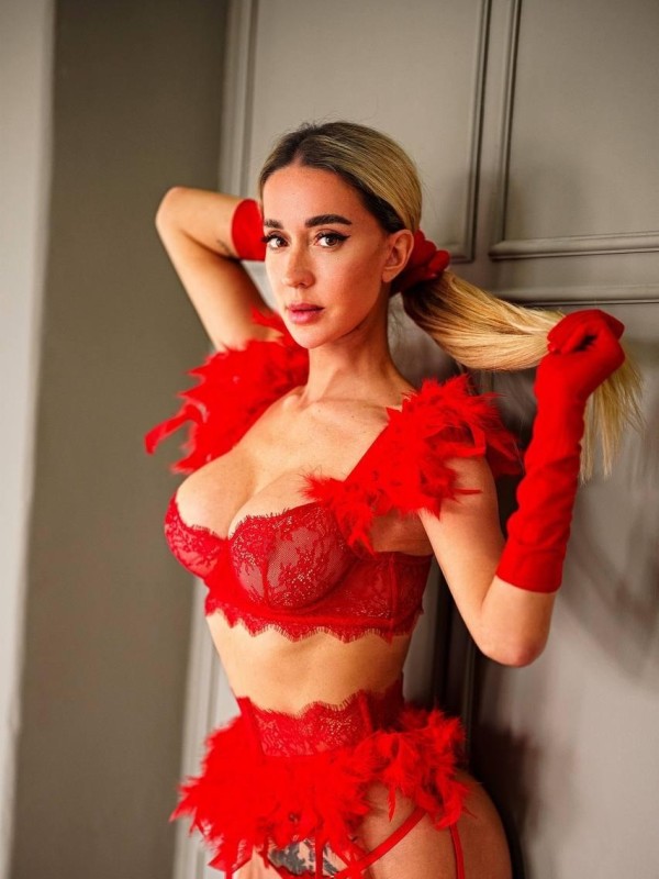 Ася привлекательная девушка из Грязей цена от 6000 руб