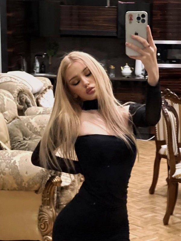 Света привлекательная девушка из Грязей цена от 8000 руб